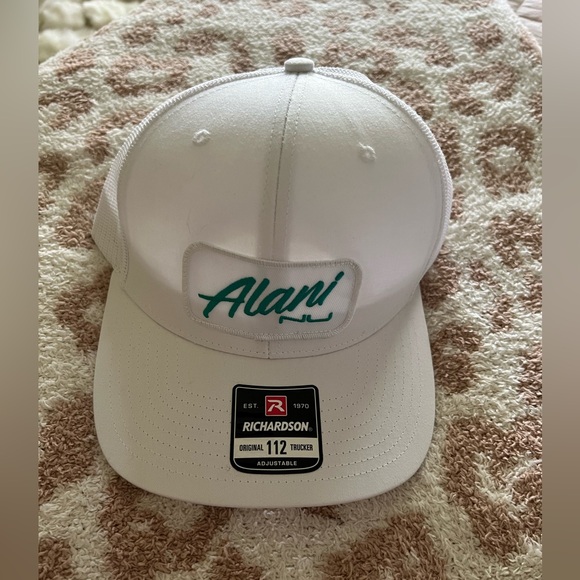 Alani hat NEW white teal embroidered trucker adjustable - Picture 1 of 2